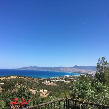 Philip'S Holiday House Neo Chorio Exterior foto